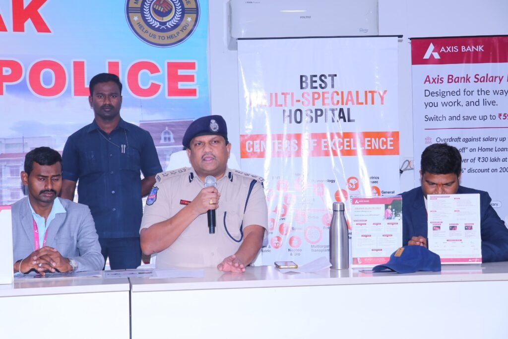 పోలీసు సిబ్బందికి ఉచిత ఆరోగ్య శిబిరం