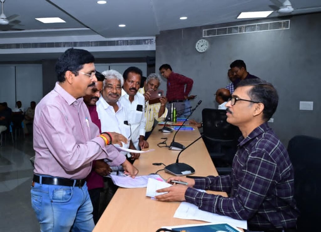 ప్రజావాణి దరఖాస్తులను సత్వరమే పరిష్కరించాలి