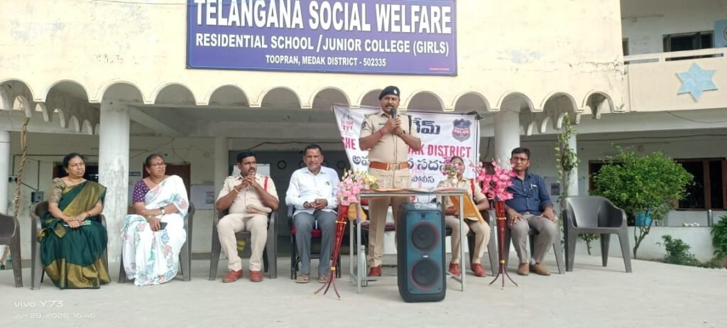 బాలికల భద్రతపై విద్యార్థినులకు అవగాహన