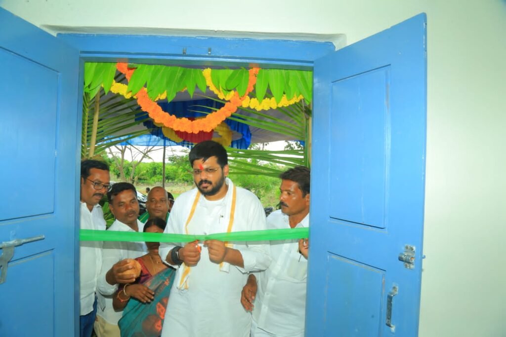 తొనిగండ్లలో మహిళా సమైక్య భవనం ప్రారంభించిన ఎమ్మెల్యే డా. మైనంపల్లి రోహిత్