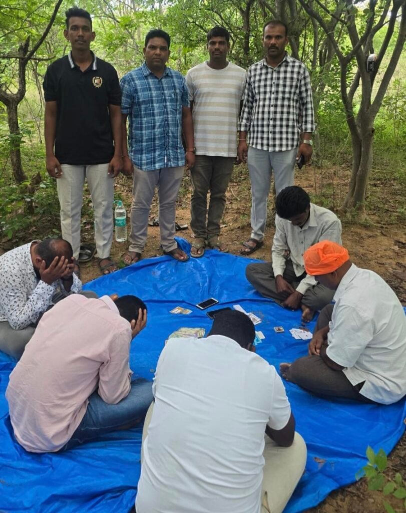 గంగాయిపల్లి అటవీ ప్రాంతంలో పేకాట స్థావరంపై దాడి