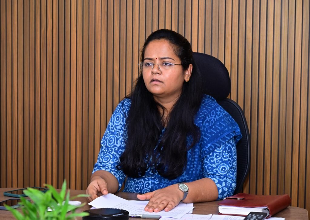ఇందిరమ్మ ఇళ్ల నిర్మాణంలో మరింత పురోగతి సాధించాలి..