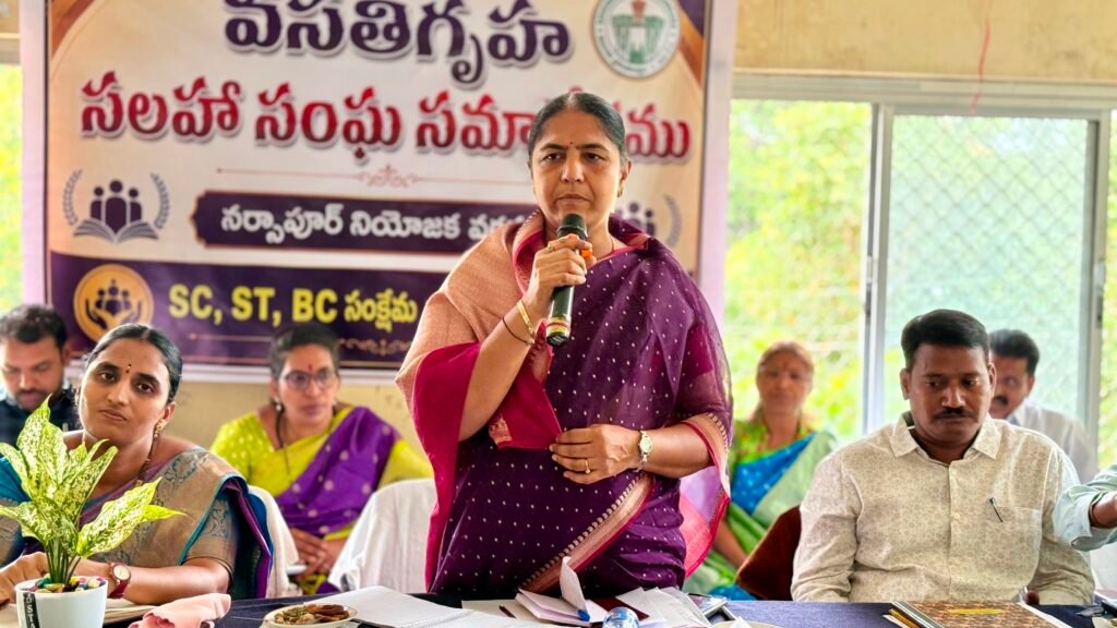 విద్యార్థులకు వసతులు కల్పించాలి: ఎమ్మెల్యే సునీత లక్ష్మారెడ్డి