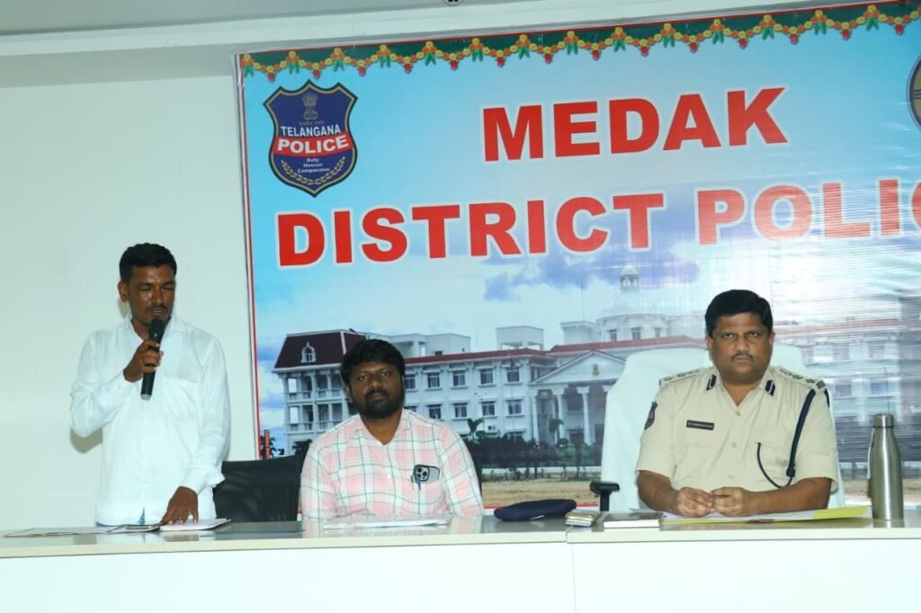 బాలలను పనిలో పెట్టుకుంటే కఠిన చర్యలు