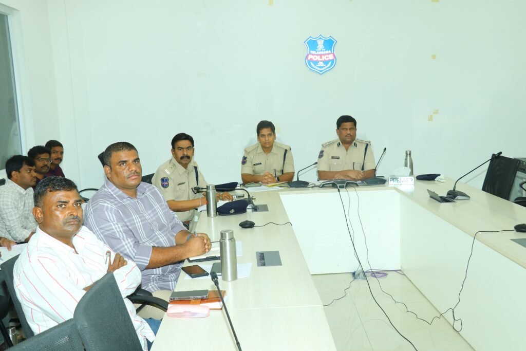 సైబర్‌ నేరాల నియంత్రణకు సమష్టిగా కృషి చేయాలి