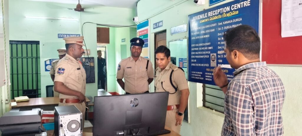 సైబర్‌ నేరాల నివారణకు అవగాహనే ఆయుధం
