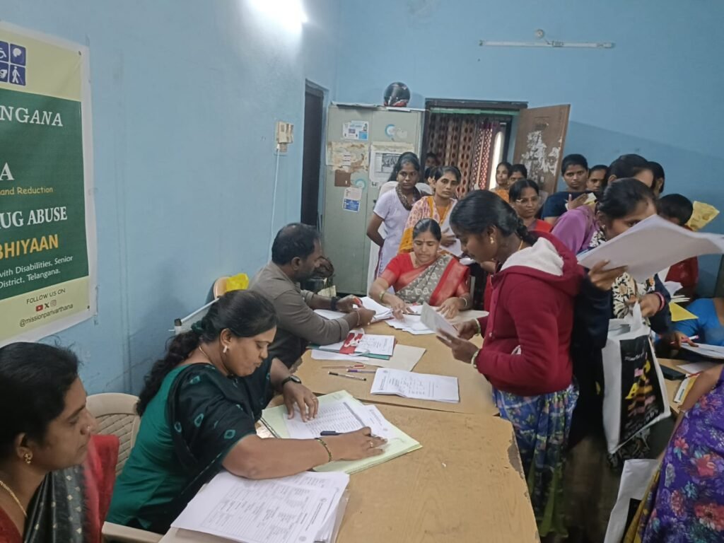 అంగన్‌వాడీ పోస్టులకు భారీ స్పందన