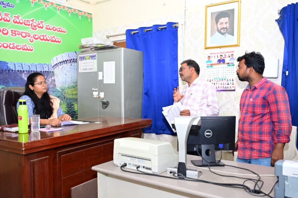 భూభారతి పెండింగ్ దరఖాస్తులపై దృష్టి సారించాలి పారదర్శక రెవెన్యూ పాలన లక్ష్యంగా అధికారులు పనిచేయాలి