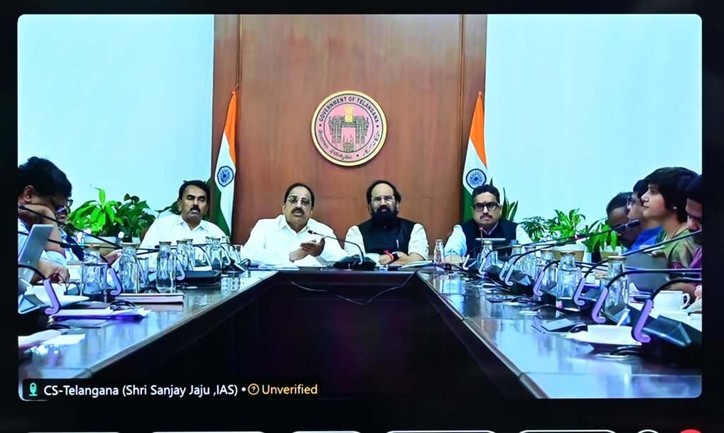 తక్కువ నీటితో అధిక దిగుబడినిచ్చే పంటలపై దృష్టి సారించాలి