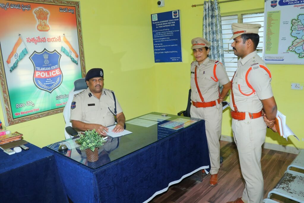 టేక్మాల్‌ పోలీస్‌స్టేషన్‌లో ఎస్పీ ఆకస్మిక తనిఖీ