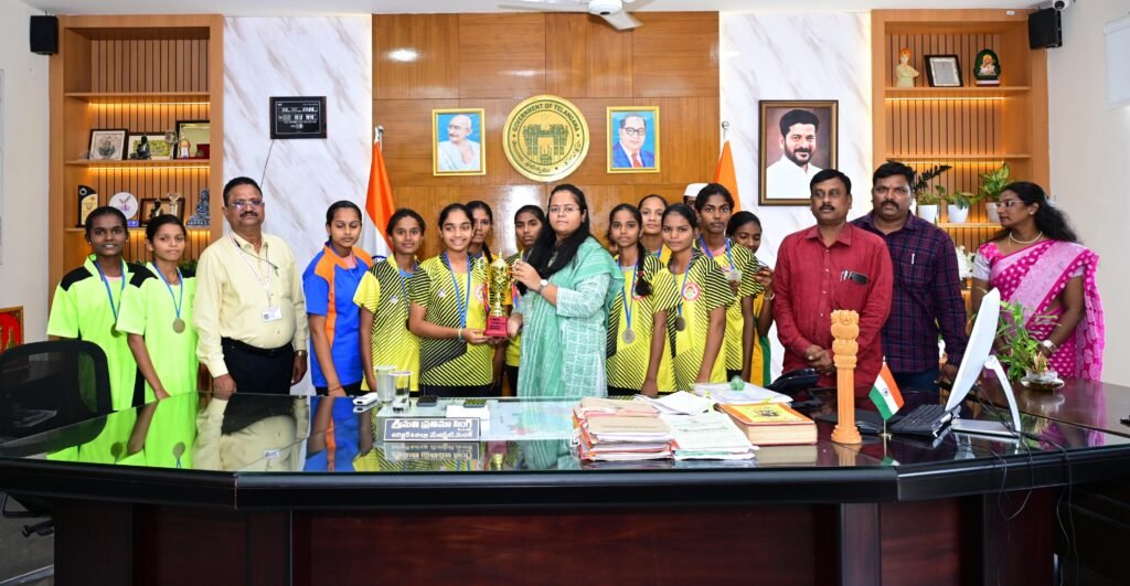 రాష్ట్రస్థాయి సుబ్రతో ముఖర్జీ ఫుట్‌బాల్ కప్‌లో మెదక్ బాలికల జట్టుకు ద్వితీయ స్థానం