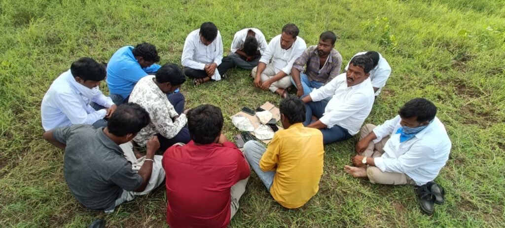 బొమ్మ బొరుసు ఆడుతున్న స్థావరంపై టాస్క్‌ఫోర్స్‌ దాడి