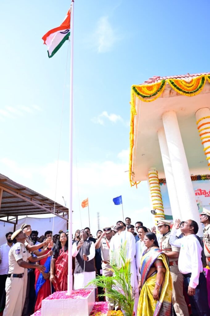 మెదక్‌లో ఘనంగా స్వాతంత్ర్య దినోత్సవ వేడుకలు