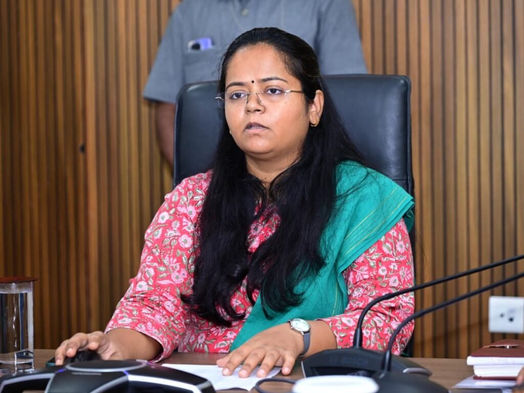 ఆగస్టు 31లోగా ప్రభుత్వ కార్యాలయాల్లో టీ-ఫైబర్ ఇంటర్నెట్