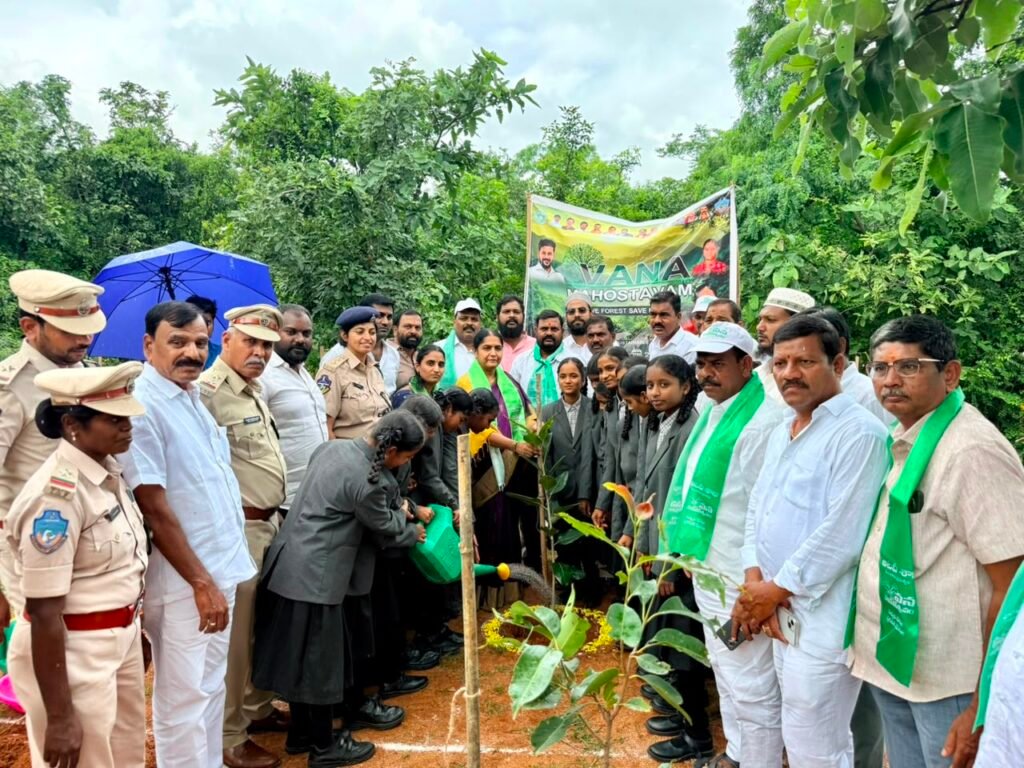 ప్రతి ఒక్కరూ మొక్కలు నాటాలి: ఎమ్మెల్యే సునీత రెడ్డి