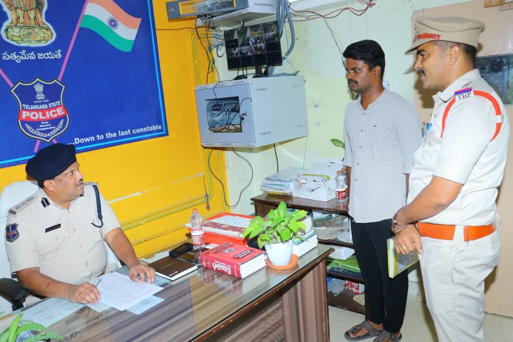 టౌన్‌ పీఎస్‌లో ఎస్పీ తనిఖీ.. పెండింగ్‌ కేసులపై ప్రత్యేక ఫోకస్‌