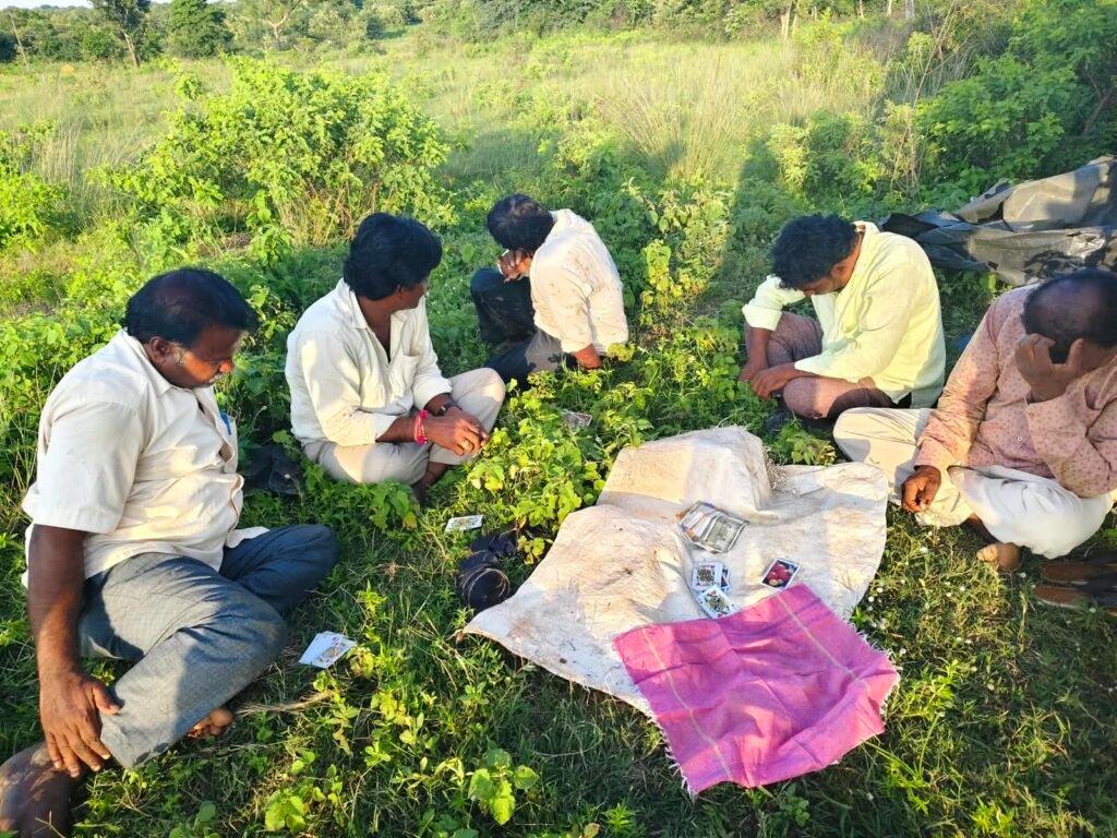 సూరారం శివారులో పేకాట స్థావరంపై దాడి