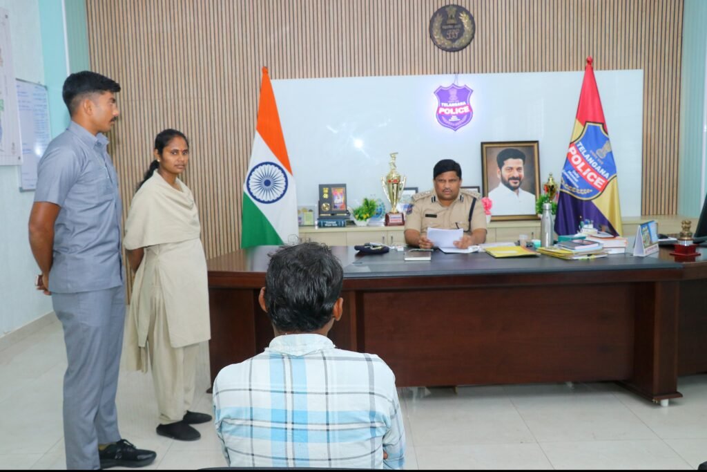 ఫిర్యాదుల పరిష్కారంలో జాప్యం వద్దు