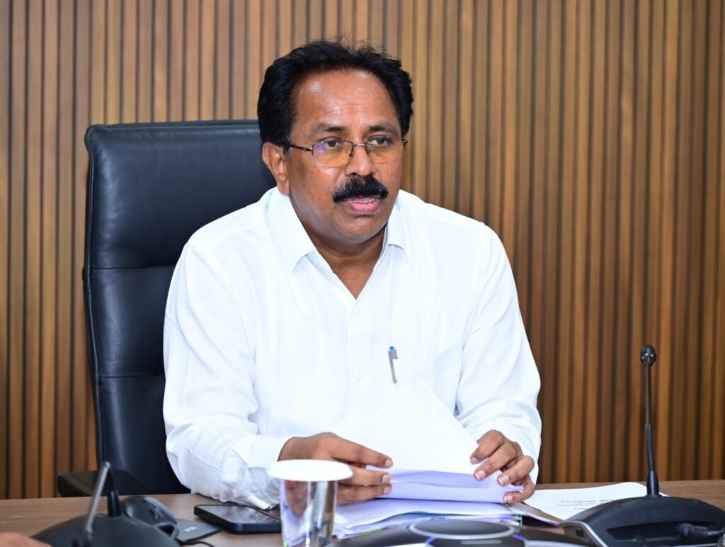 ధాన్యం నిల్వకు గోదాముల నిర్మాణానికి స్థల పరిశీలన చేయాలి