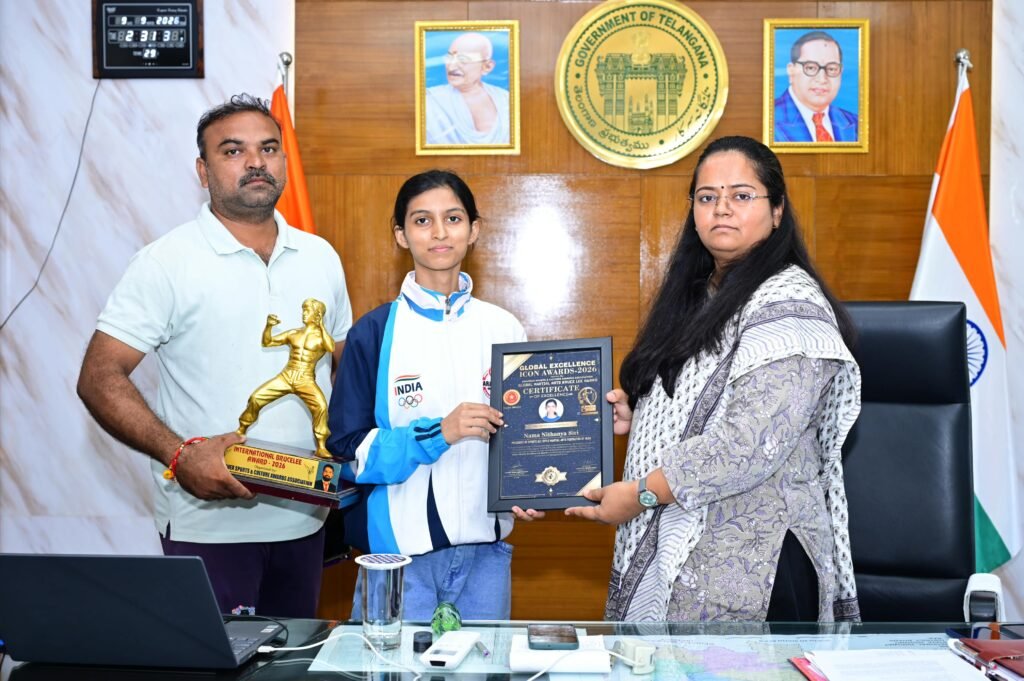 కరాటేలో మెరిసిన నిత్యశ్రీకి కలెక్టర్ అభినందనలు