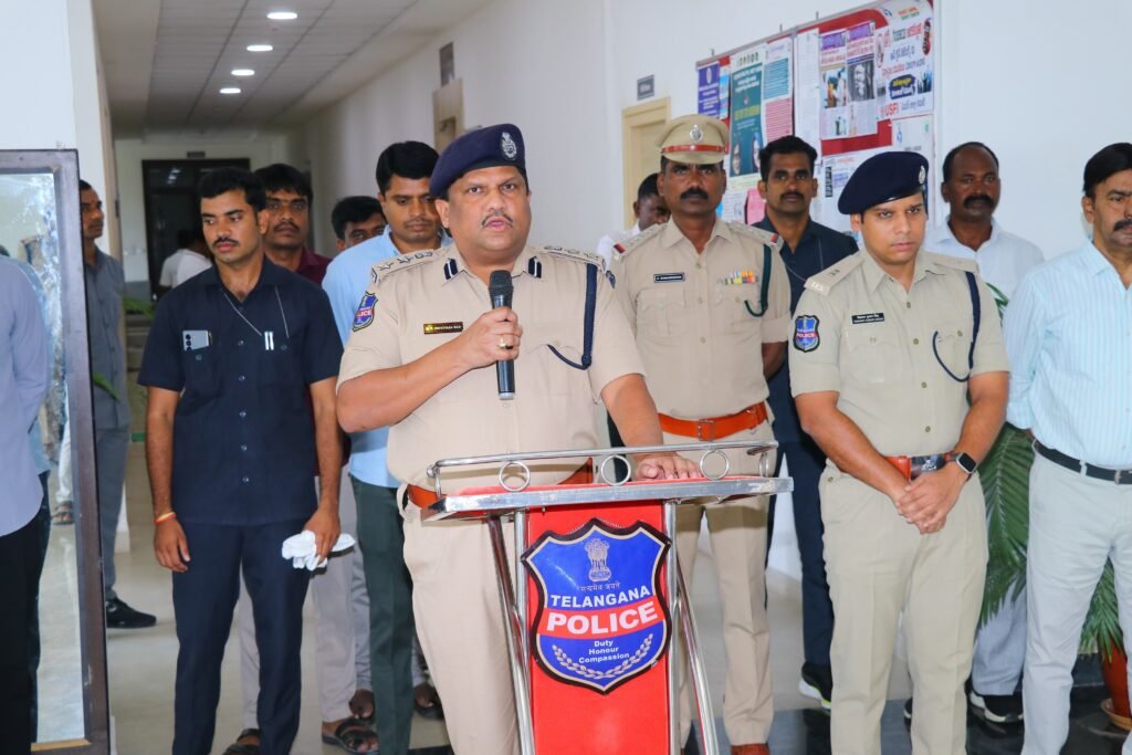 సామాజిక బాధ్యతను చాటిన ప్రజాకవి కాళోజీ