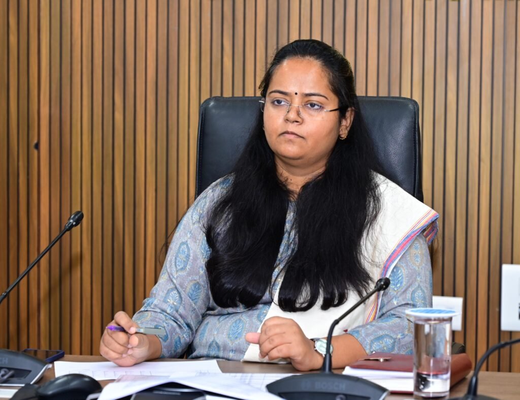 పెండింగ్ పనులు పూర్తి చేసి ప్రజలకు అందుబాటులోకి తేవాలి