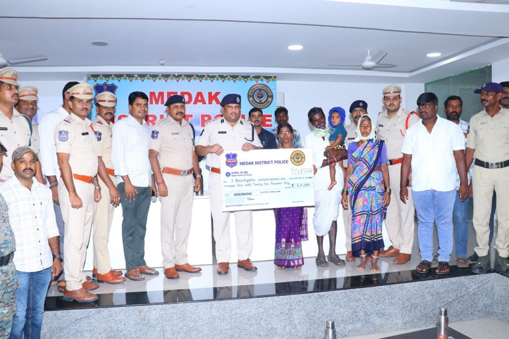 కానిస్టేబుల్‌ మహిపాల్‌ కుటుంబానికి ఎస్పీ అండ