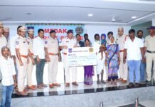 కానిస్టేబుల్ మహిపాల్ కుటుంబానికి ఎస్పీ అండ