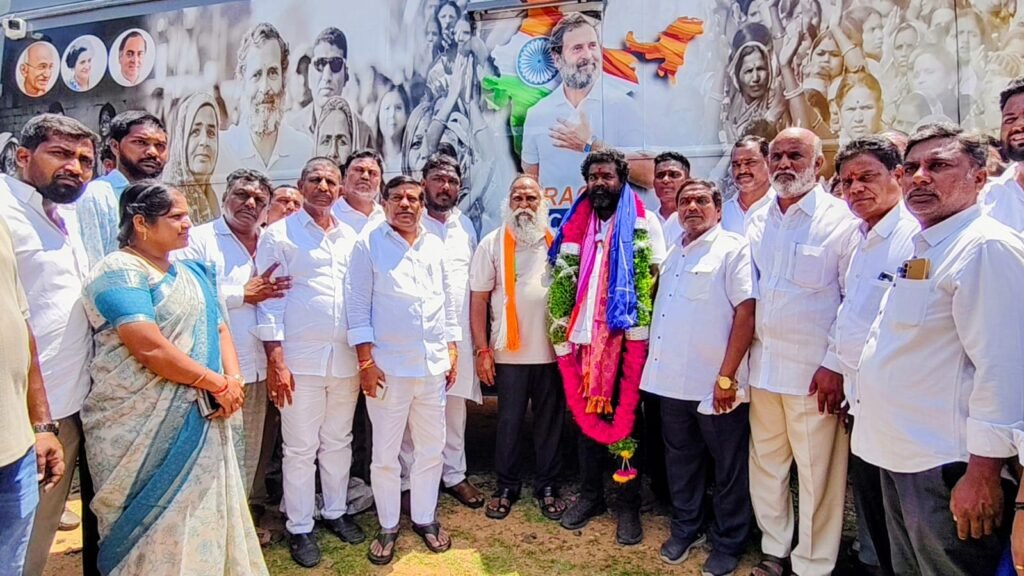 రాహుల్ గాంధీ ప్రధాని కావాలంటూ చేపట్టిన పాదయాత్ర కు స్వాగతం పలికిన జగ్గారెడ్డి