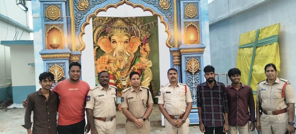 మెదక్ టౌన్‌లో భద్రతా ఏర్పాట్లపై అదనపు ఎస్పీ పరిశీలన