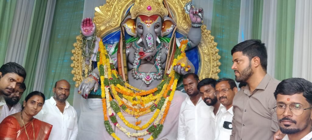 వినాయకున్ని దర్శించుకున్న మున్సిపల్ చైర్మన్