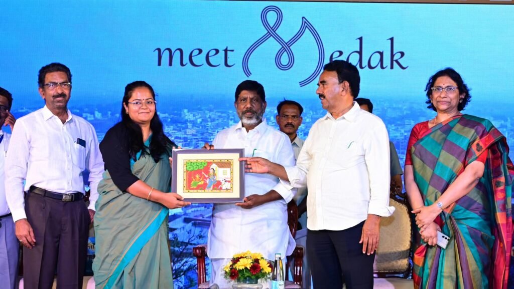 మెదక్ టూరిజం అభివృద్ధిలో కలెక్టర్ ప్రతిమా సింగ్‌కు అరుదైన గౌరవం