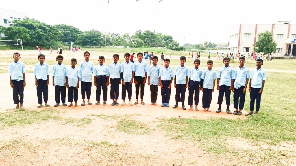 “యూనిఫామ్‌ ఇచ్చారు.. వేసుకునేలా ఇవ్వలేదు!”