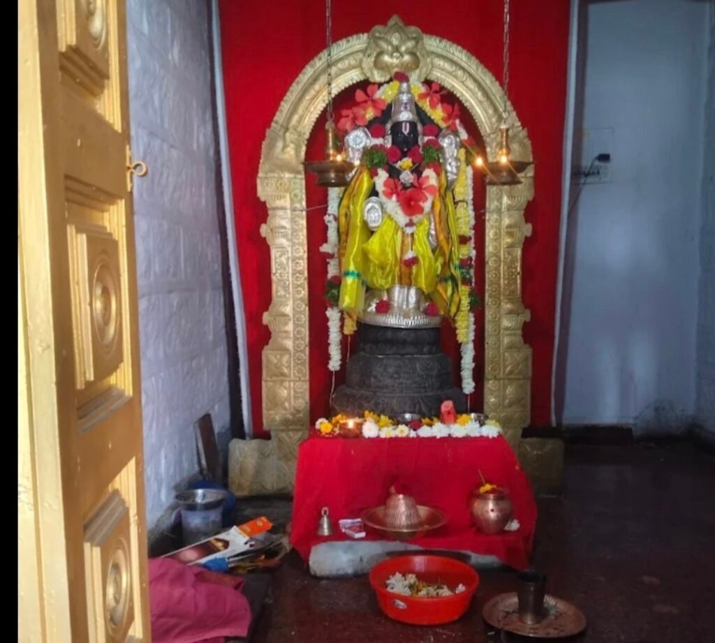 దేవుడి ఆలయంలోనే దొంగల కన్ను!