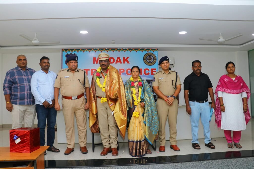37 ఏళ్ల పోలీస్ సేవలకు ఘన వీడ్కోలు