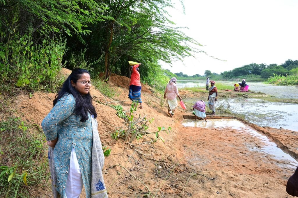 మెదక్ జిల్లాలో నీటి సంరక్షణ పనులకు ప్రాధాన్యత ఫామ్ పాండ్స్ నిర్మాణంతో రైతులకు ప్రయోజనం జిల్లా అదనపు కలెక్టర్ నగేష్ A2న్యూస్, మెదక్ జిల్లా ప్రతినిధి (రాము)
