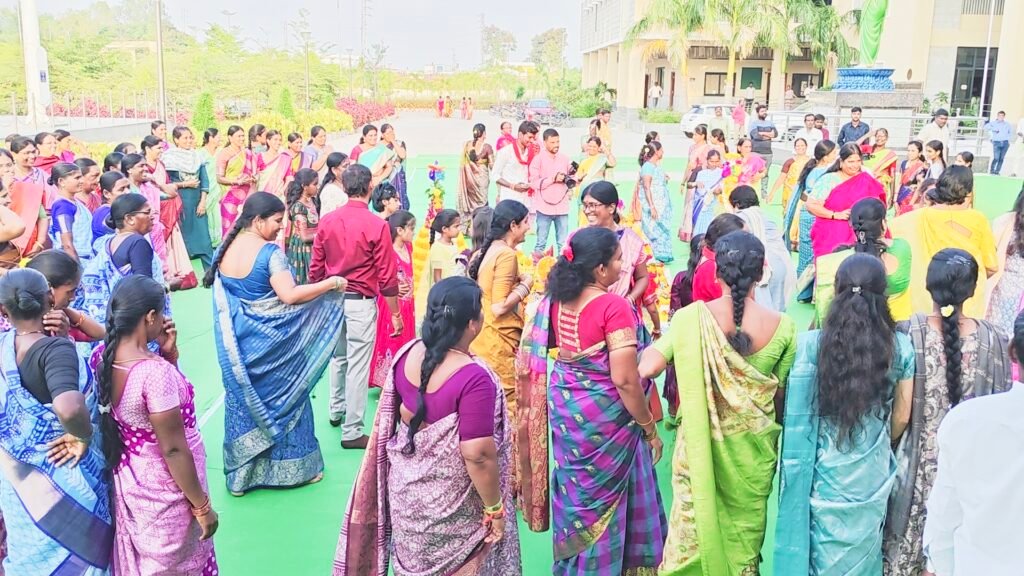 నర్సాపూర్ లో ఘనంగా బతుకమ్మ పండుగ